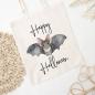 Preview: Baumwolltasche für Halloween mit niedlichem Fledermaus und Schriftzug Happy Halloween, Farbe: natur, Beispiel