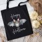 Preview: Baumwolltasche für Halloween mit niedlichem Fledermaus und Schriftzug Happy Halloween, Farbe: schwarz, Beispiel