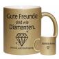 Preview: Glitzertasse "Gute Freunde sind wie Diamanten" mit Personalisierung auf der Rückseite. Füllmenge: ca. 330ml, gold