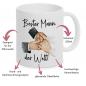 Preview: Weiße Tasse mit Schriftzug Bester Mann der Welt, beidseitig bedruckt, mit 2 Händen im Braut- und Bräutigam-Style, ca. 330 ml Volumen, Spülmaschinen- und Mikrowellengeeignet, Besonderheiten auf einen Blick