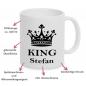 Preview: 2 weiße Tasse mit Aufdruck King und Queen, inkl. Personalisierung, Füllmenge: je ca. 330 ml, spülmaschinengeeignet, Besonderheiten King