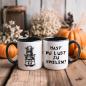 Preview: Zweifarbige Tasse zu Halloween, Horrorpuppe und Spruch: Hast du Lust zu spielen? Beidseitig bedruckt, schwarz-weiß glänzend, Füllmenge: ca. 330 ml, Spülmaschinen- und Mikrowellengeeigent, Beispiel