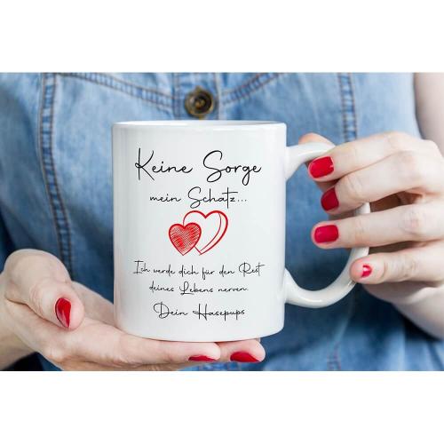 Tasse "Keine Sorge mein Schatz", inkl. Personalisierung. Originelle Liebeserklärung. Geschenk zum Geburtstag oder Valentinstag, Füllmenge: ca. 330ml, Spülmaschinenfest und Mikrowellengeeignet, Beispiel