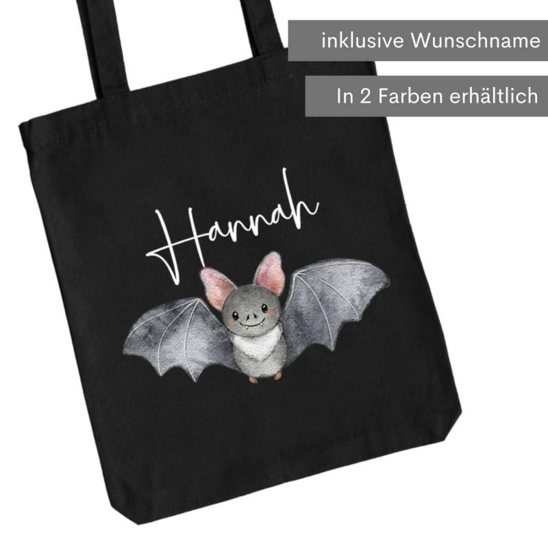 Baumwolltasche für Halloween mit süße Fledermaus und Wunschname. In 2 verschiedenen Größen erhältlich.