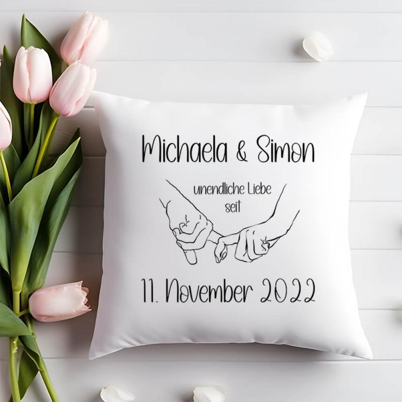 Weißes kuschliges Kissen mit Spruch "Unendliche Liebe" mit Personalisierung, Kissengröße 40cm x 40cm, mit Kissenfüllung, Beispiel