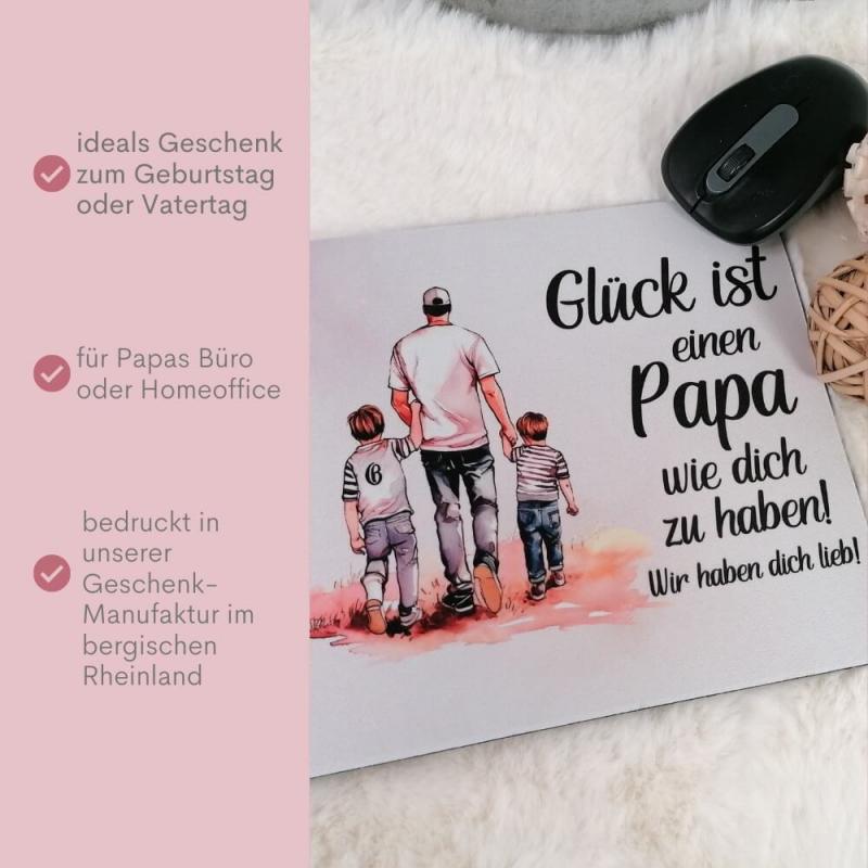 Mousepad mit Spruch Glück ist einen Papa wie dich zu haben, Variante Papa und zwei Jungs, für jede PC-Mouse geeignet, Produktbild