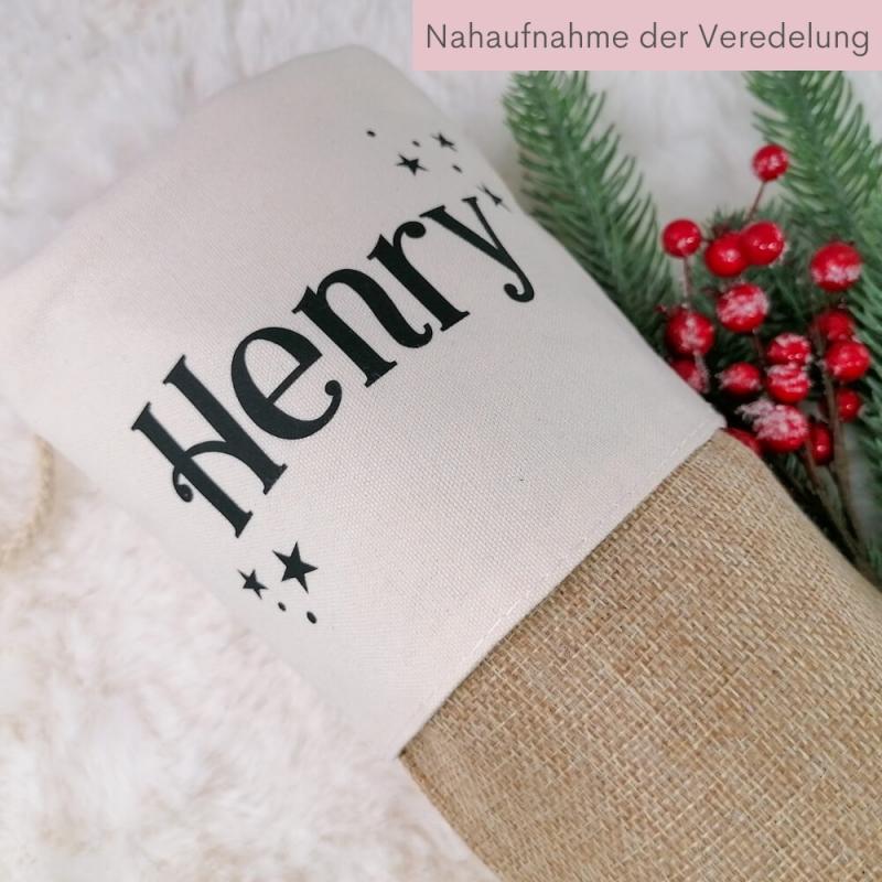 Nikolausstrumpf mit Wunschname, weihnachtliche Schrift, Weihnachtssocke mit Personalisierung aus Baumwolle und Jute, Nahaufnahme