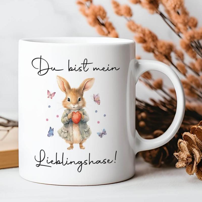 Weiße Tasse "Lieblingshase" mit niedlichem Hasenmotiv, 330 ml Füllvolumen, beidseitiger Druck, Spülmaschinengeeignet, mikrowellengeeignet, Beispiel