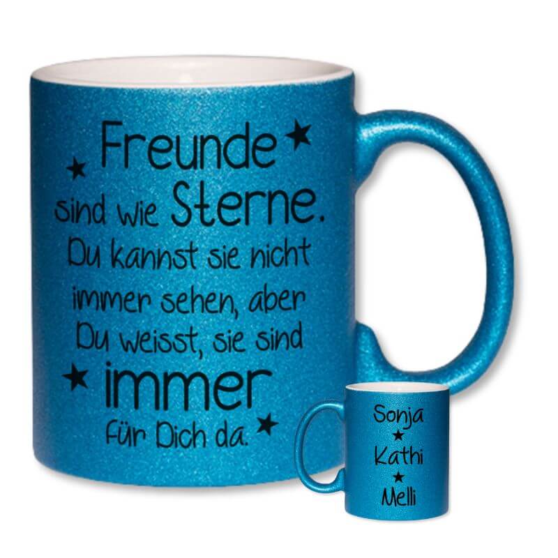 Blaue Glitzertasse mit dem Aufdruck "Freunde sind wie Sterne. Du kannst sie nicht immer sehen, aber du weißt, sie sind immer für dich da." – mit kleiner Zusatzansicht personalisierter Rückseite.