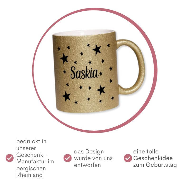 Goldene Glitzertasse mit Sternenmuster und personalisiertem Namen – vorgestellt als Geschenkidee zum Geburtstag, bedruckt in der Geschenkemanufaktur im bergischen Rheinland.
