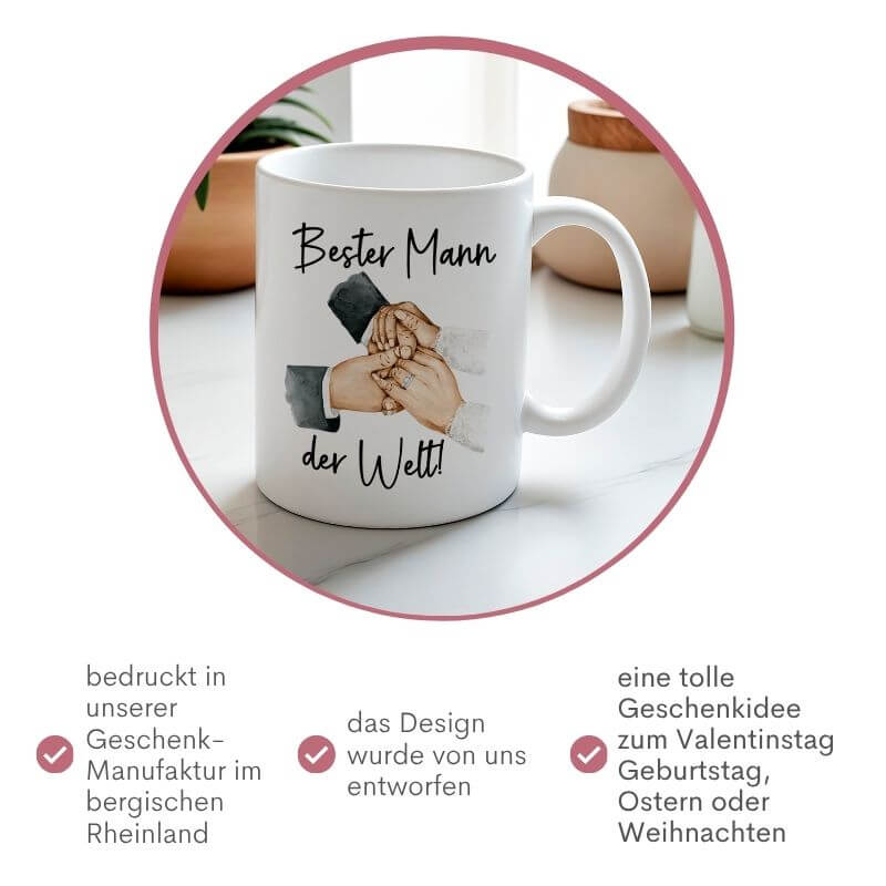 Keramiktasse „Bester Mann der Welt“ mit Händen eines Paares, gestaltet im Watercolor-Stil, darunter Infos zur Herstellung und Geschenkidee. Herstellung in unserer Geschenkmanufaktur, Geschenkidee zu Geburtstag, Valentinstag, Hochzeitstag, Weihnachten